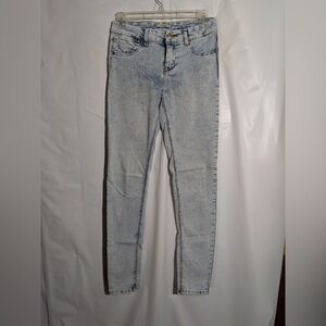 Pull&Bear Tight acid wash skinny jeans in a light blue color. Women size 36